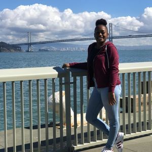 Meet your Posher, Makia